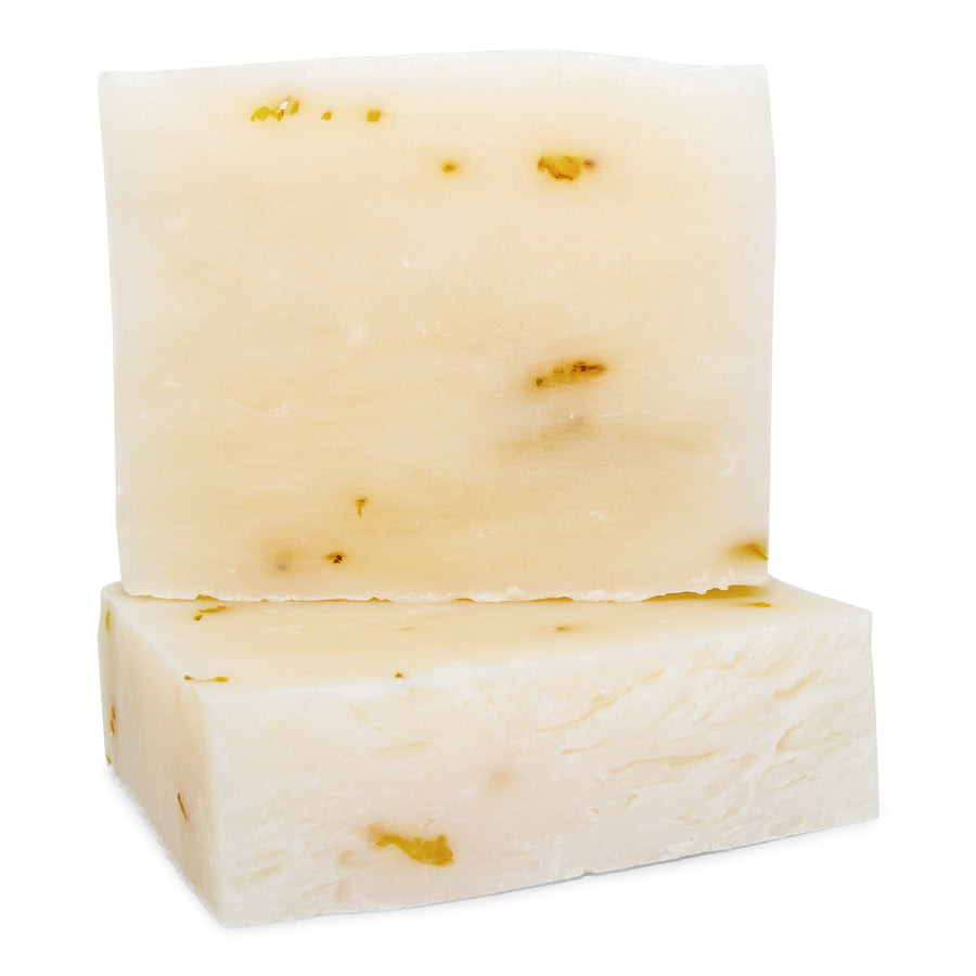 This soap bar is made with calendula flower petals and is perfect for delicate and sensitive skin